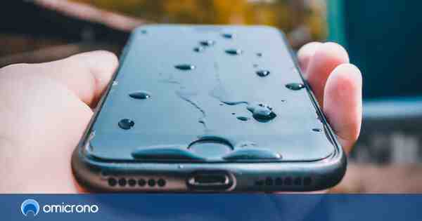 Los cuatro trucos para que tu móvil funcione aunque se caiga al agua